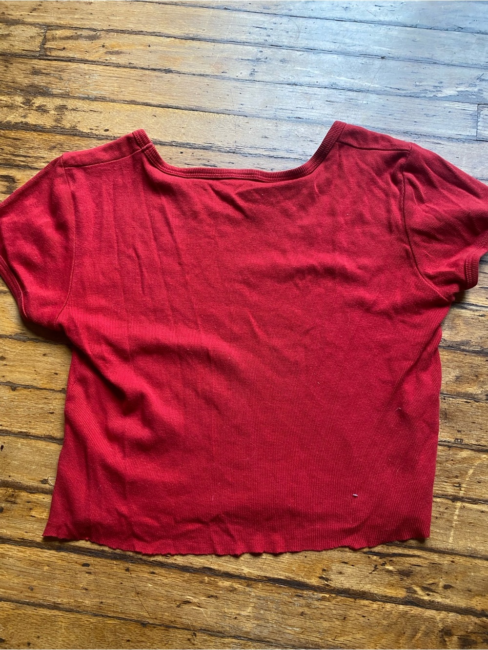 Guess Red Short Sleeve Rhinestone Logo Crop Top - Picture 2 of 2